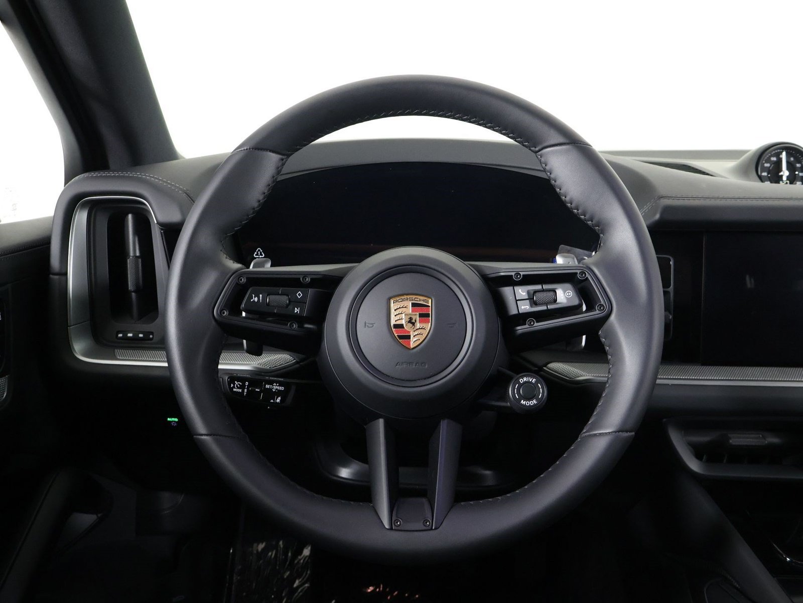 Certified 2026 Porsche Cayenne E-Hybrid AWD/4WD image 11