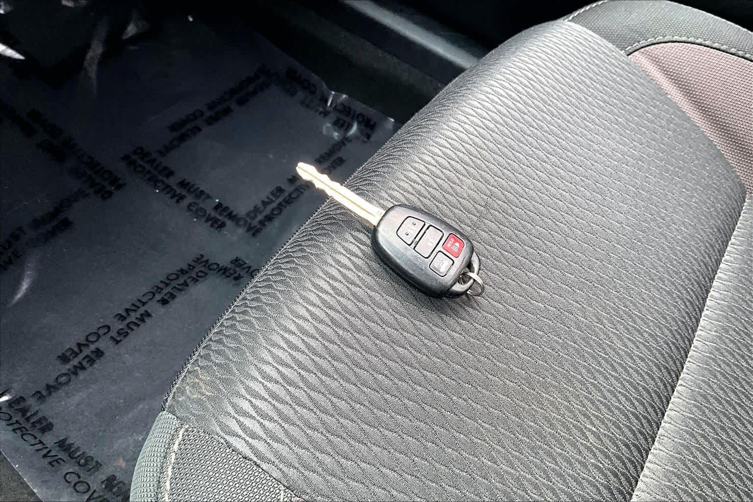 Used 2018 Toyota Corolla LE FWD image 14