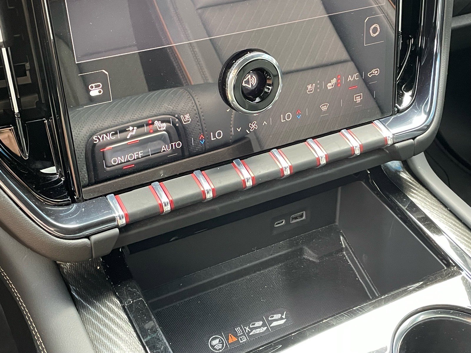 Used 2025 GMC Yukon AT4 w/ Premium Trailering Package image 18