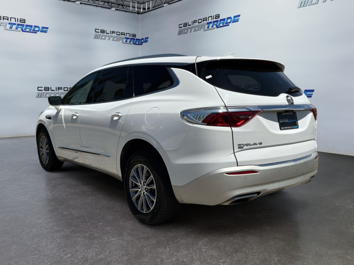 Used 2024 Buick Enclave Premium AWD/4WD image 7
