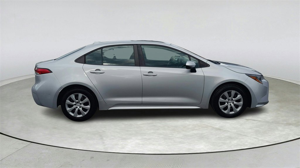 Used 2022 Toyota Corolla LE image 7