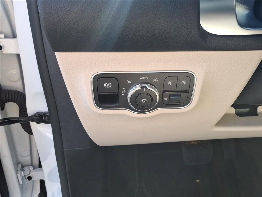 New 2025 Mercedes-Benz GLB 250 4MATIC image 17