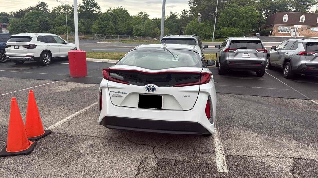 Used 2022 Toyota Prius Prime XLE FWD image 5