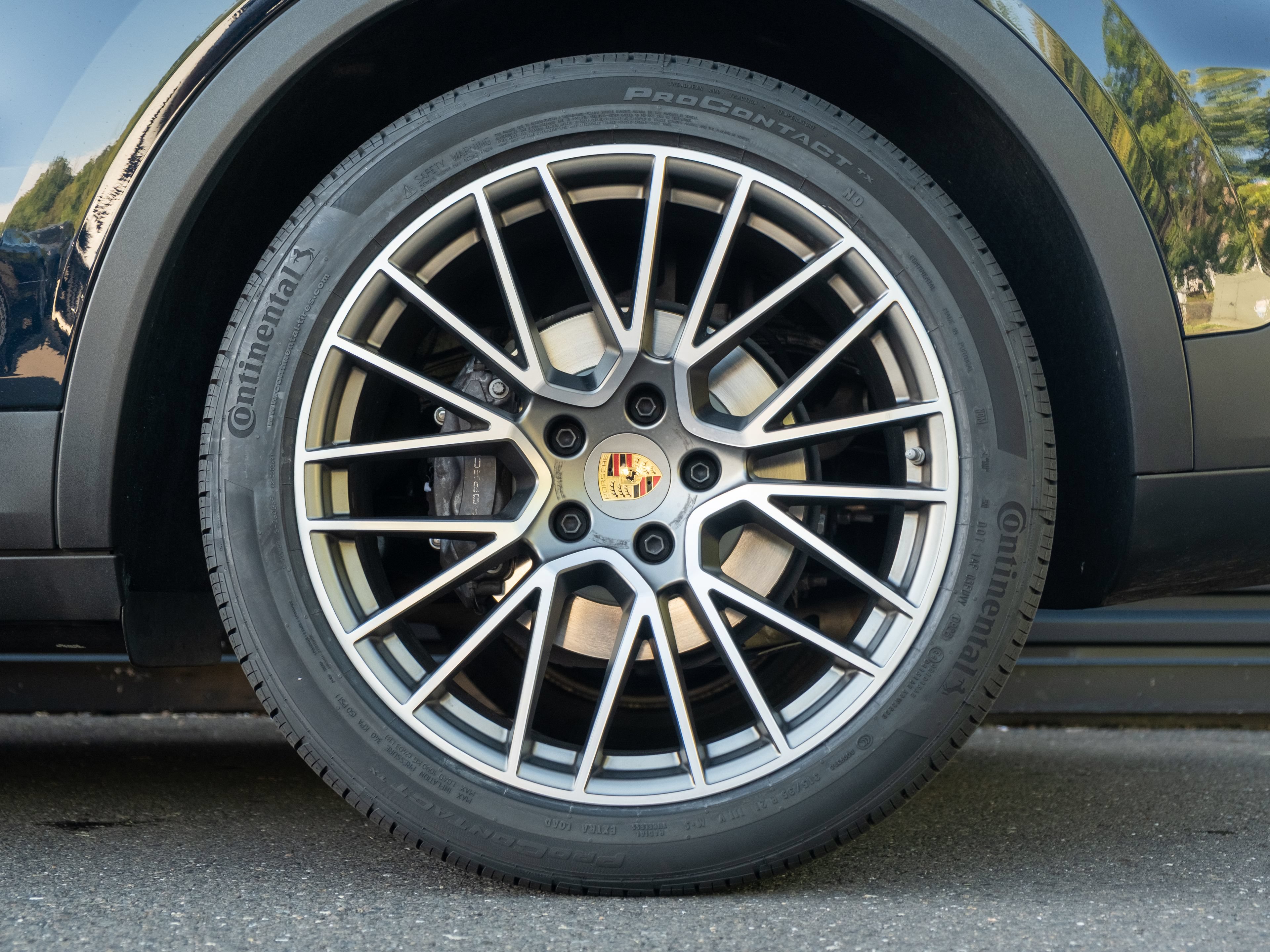 Certified 2023 Porsche Cayenne AWD/4WD image 13