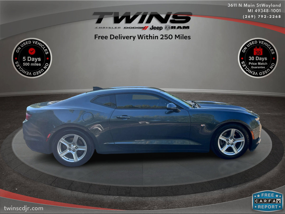 Used 2021 Chevrolet Camaro LT image 1