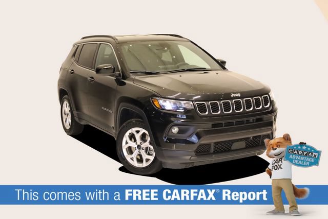 Used 2025 Jeep Compass Latitude AWD/4WD image 2