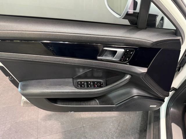 Used 2017 Porsche Panamera 4 image 12