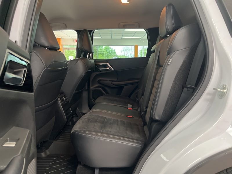 Used 2022 Mitsubishi Outlander SE AWD/4WD image 16