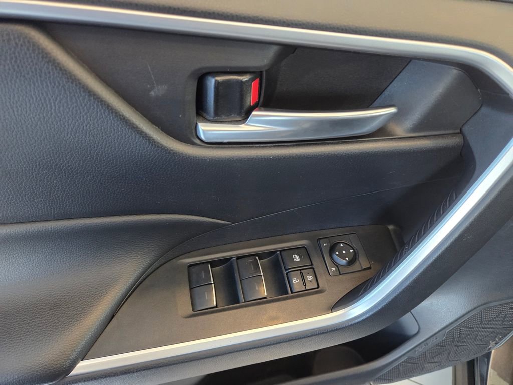 Used 2025 Toyota RAV4 XLE image 14