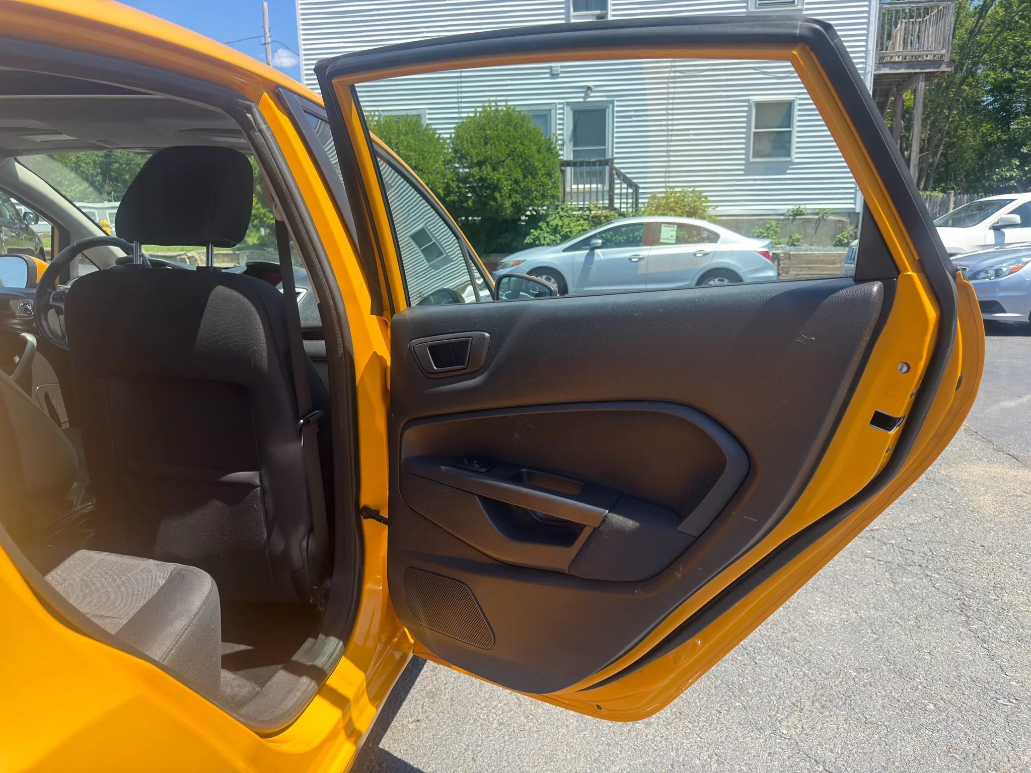Used 2011 Ford Fiesta SES FWD image 17
