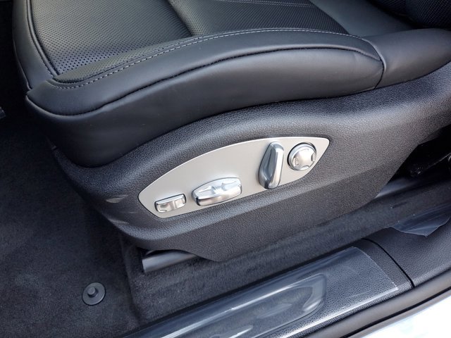 Used 2025 Porsche Macan image 23