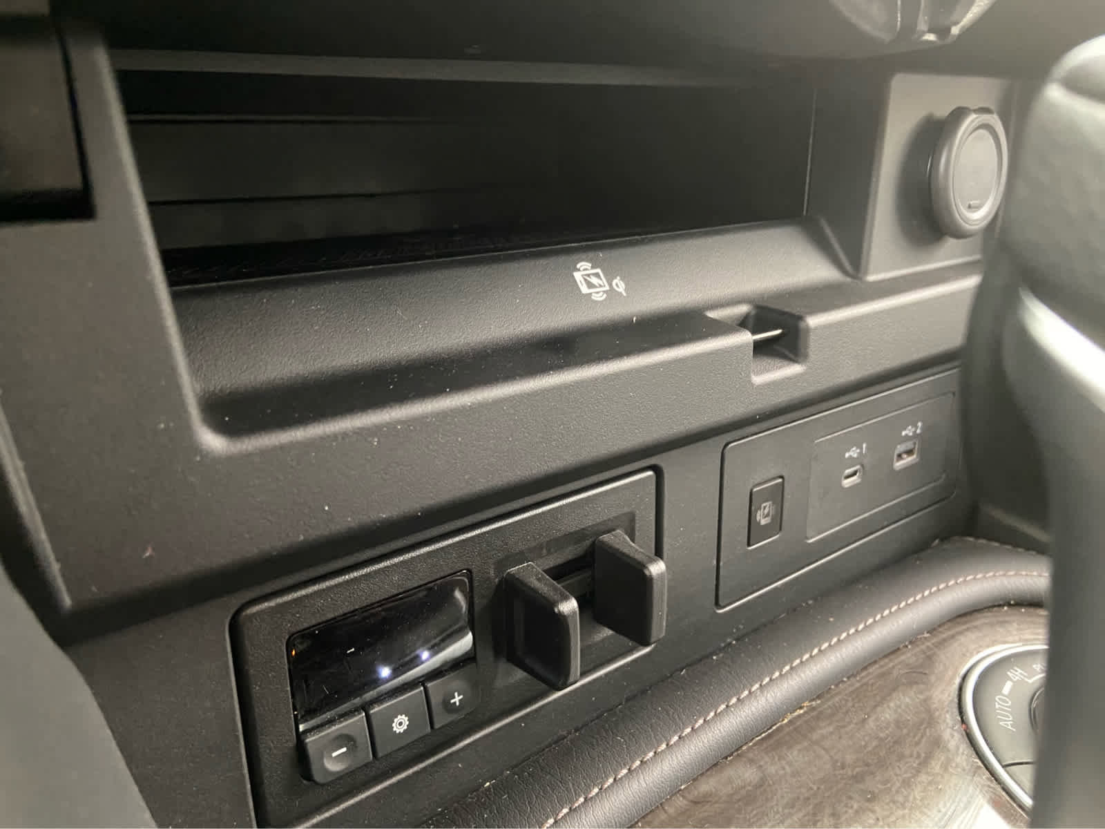 Used 2024 Nissan Armada Platinum w/ Captain's Chairs Package image 40