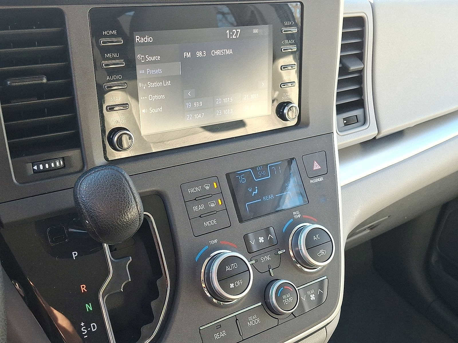 Used 2020 Toyota Sienna L image 14