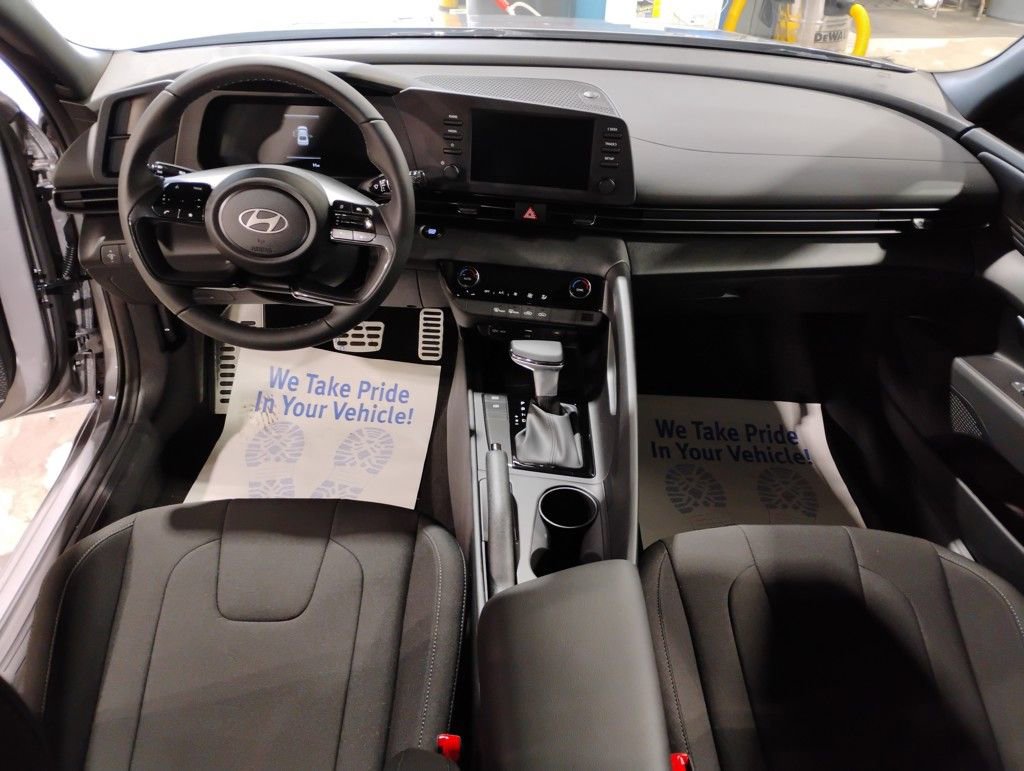 Used 2025 Hyundai Elantra Sport image 18