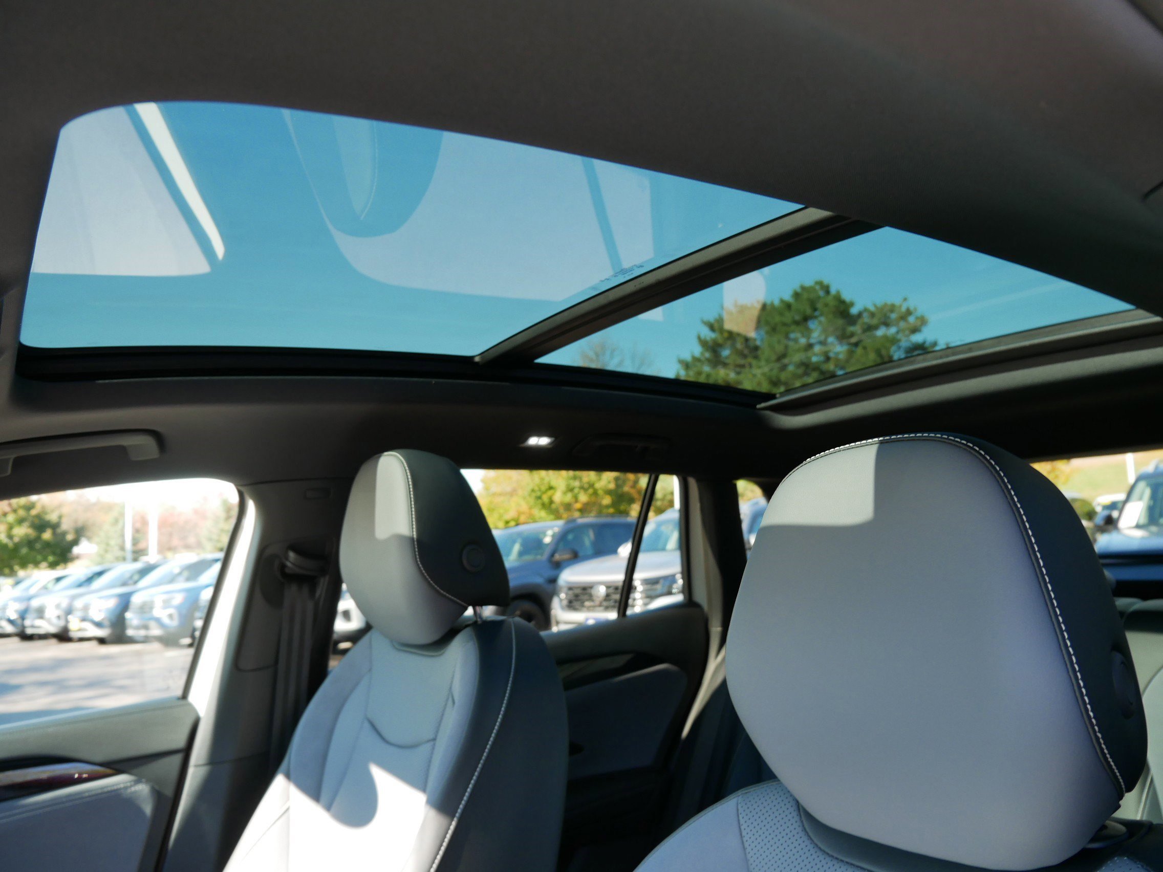 New 2026 Volkswagen Tiguan SE R-Line image 9