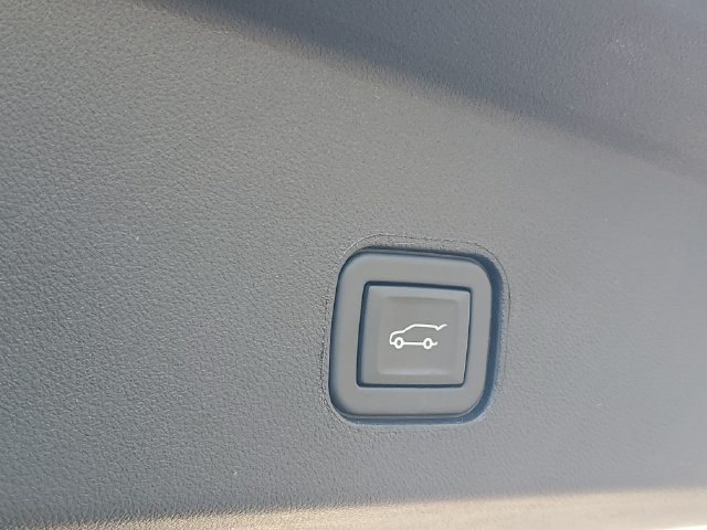 Certified 2024 Cadillac Lyriq Luxury AWD/4WD image 8