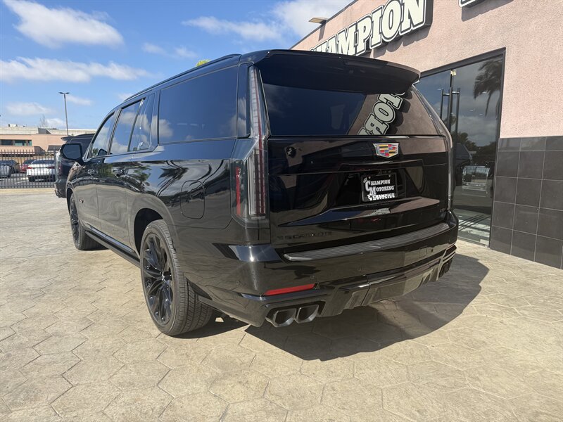 Used 2026 Cadillac Escalade ESV V AWD/4WD image 8
