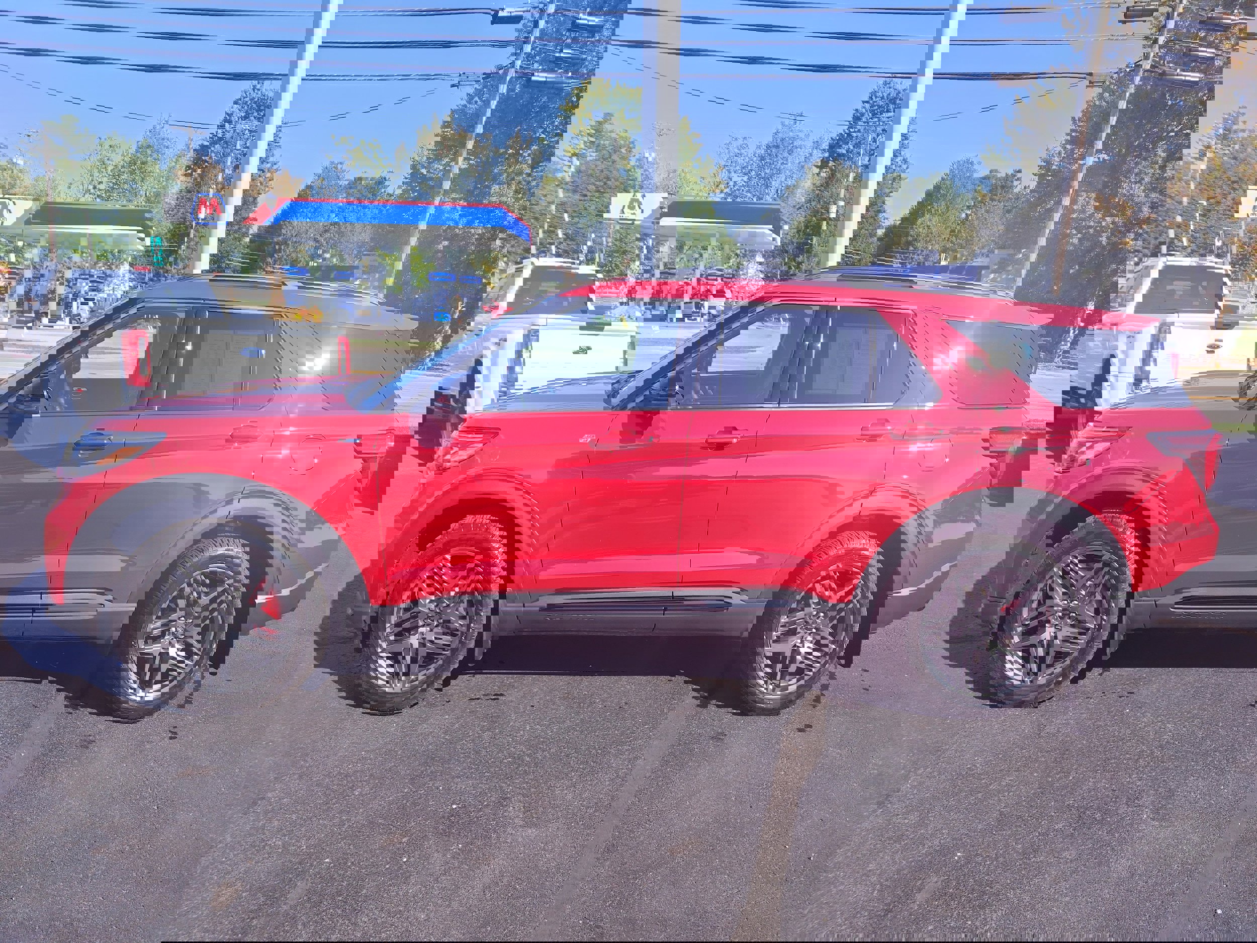 Used 2025 Ford Explorer ST-Line w/ Premium Package image 1