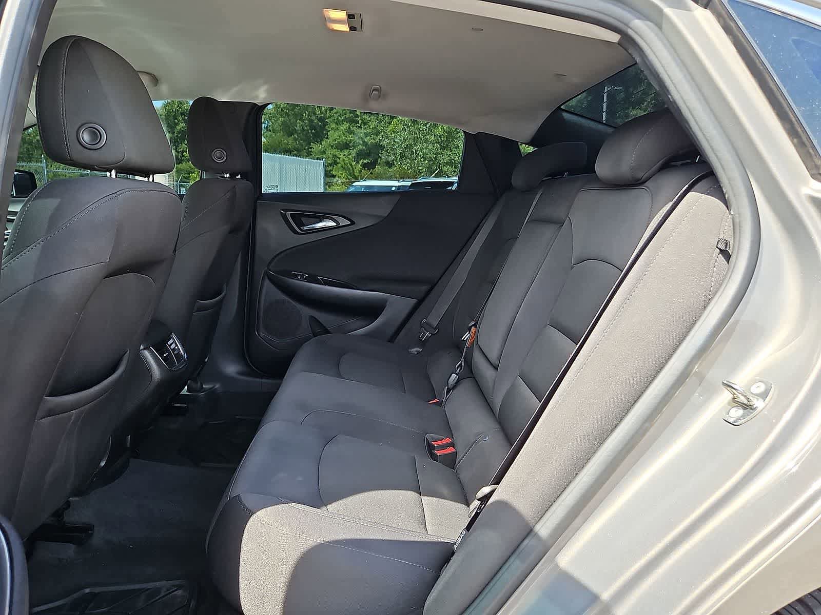 Used 2017 Chevrolet Malibu LT FWD image 29