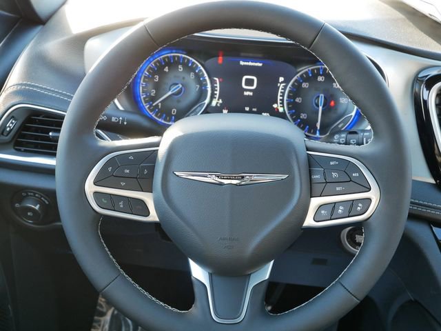 New 2026 Chrysler Pacifica Limited w/ Trailer Tow Group image 18