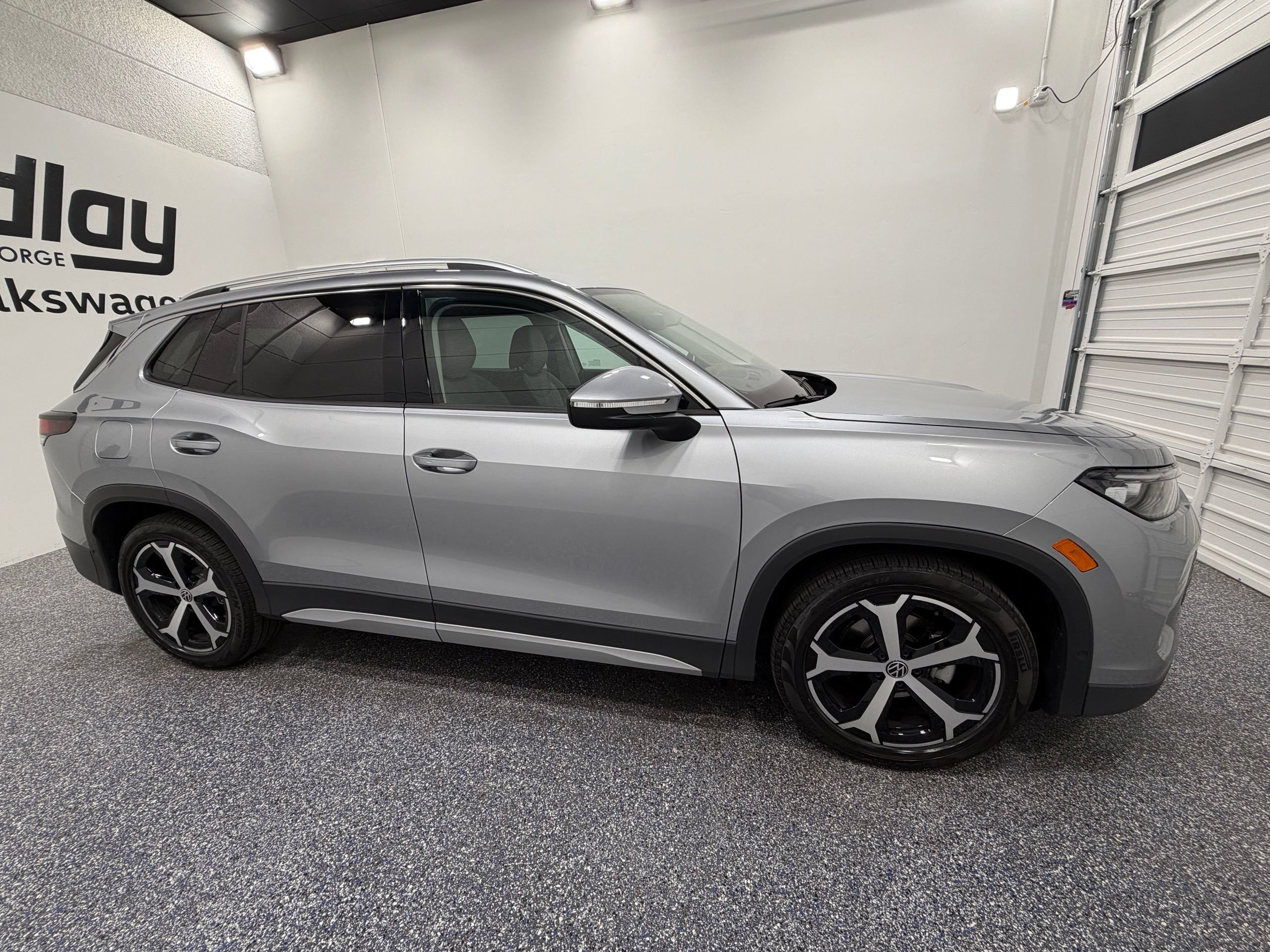 Used 2026 Volkswagen Tiguan SE FWD image 8