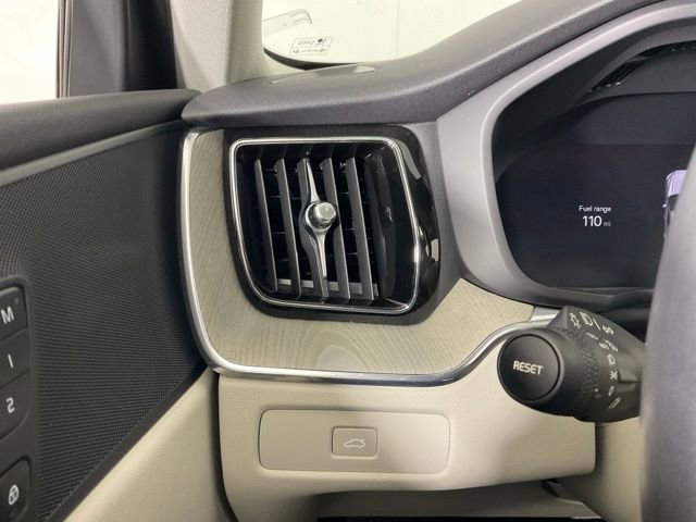 Certified 2023 Volvo XC60 B5 Plus AWD/4WD image 22