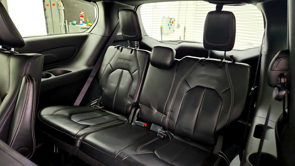Used 2024 Chrysler Pacifica Limited FWD image 23