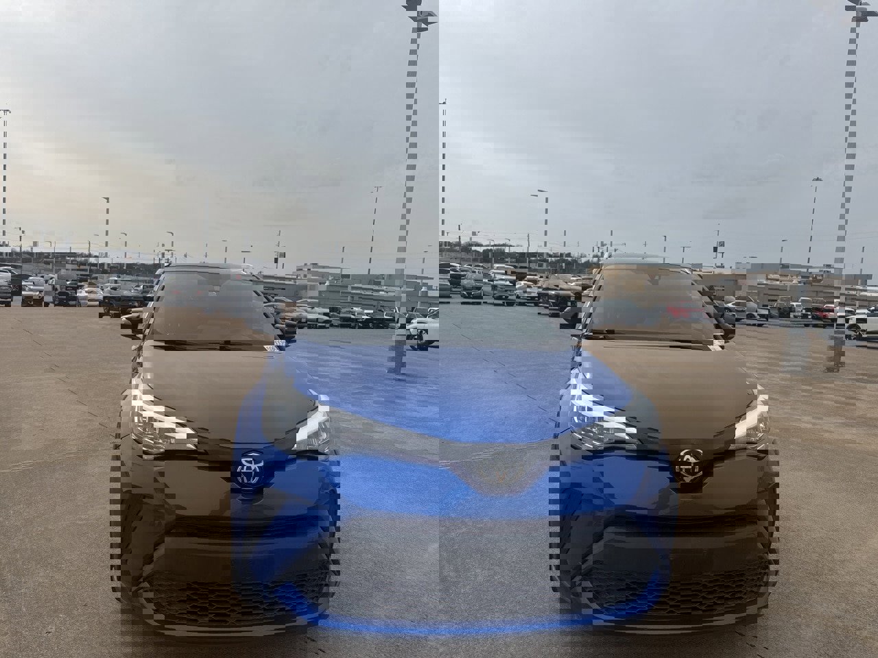 Used 2020 Toyota C-HR XLE image 3