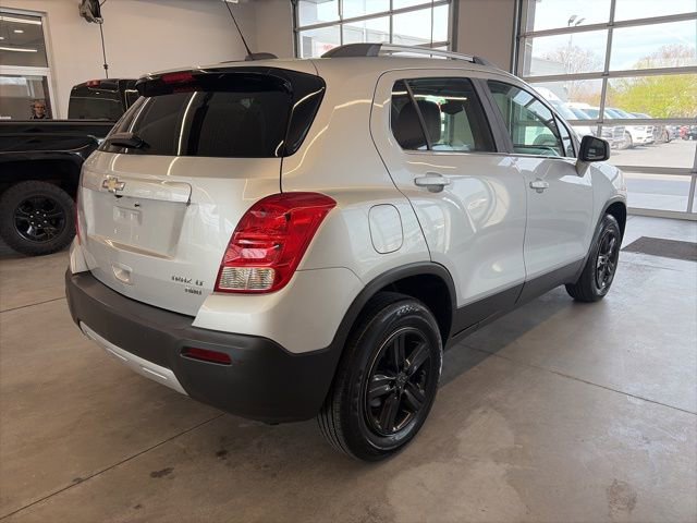 Used 2016 Chevrolet Trax LT w/ LT Convenience Package AWD/4WD image 4
