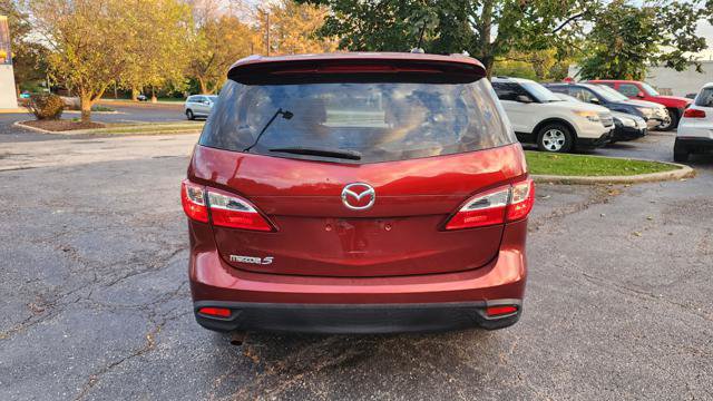 Used 2012 MAZDA MAZDA5 Touring w/ Moonroof & Audio Pkg FWD image 8