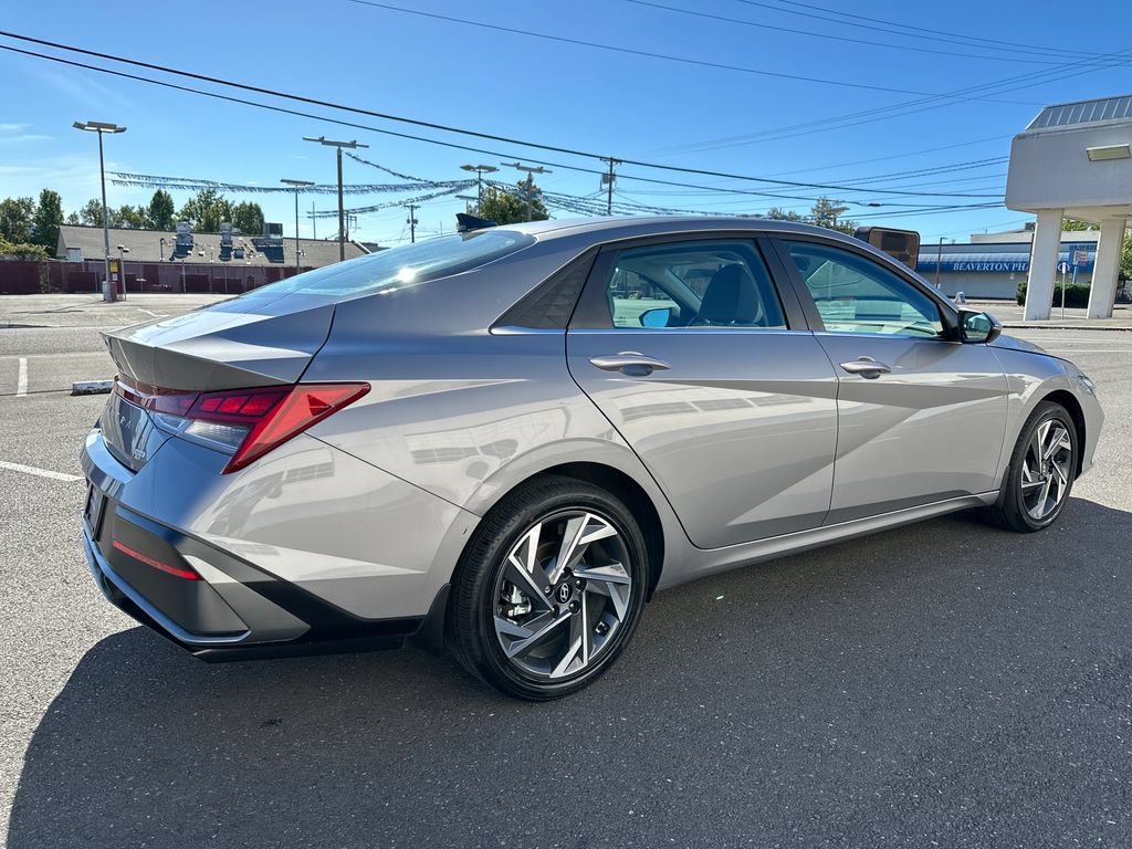 Certified 2025 Hyundai Elantra Limited FWD image 6