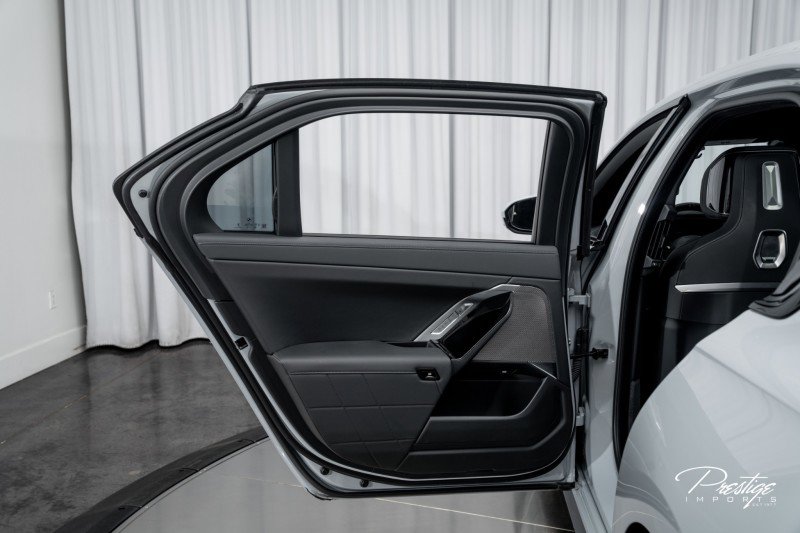 Used 2023 BMW 740i w/ Parking Assistance Package image 47