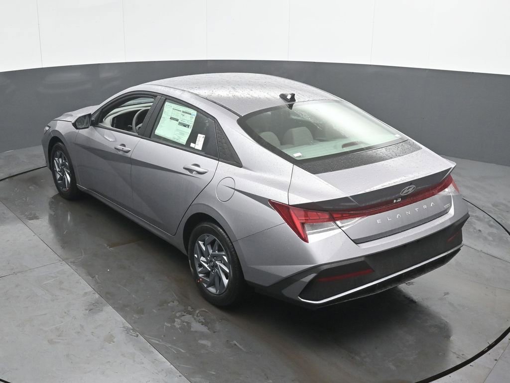 New 2026 Hyundai Elantra Hybrid FWD image 43