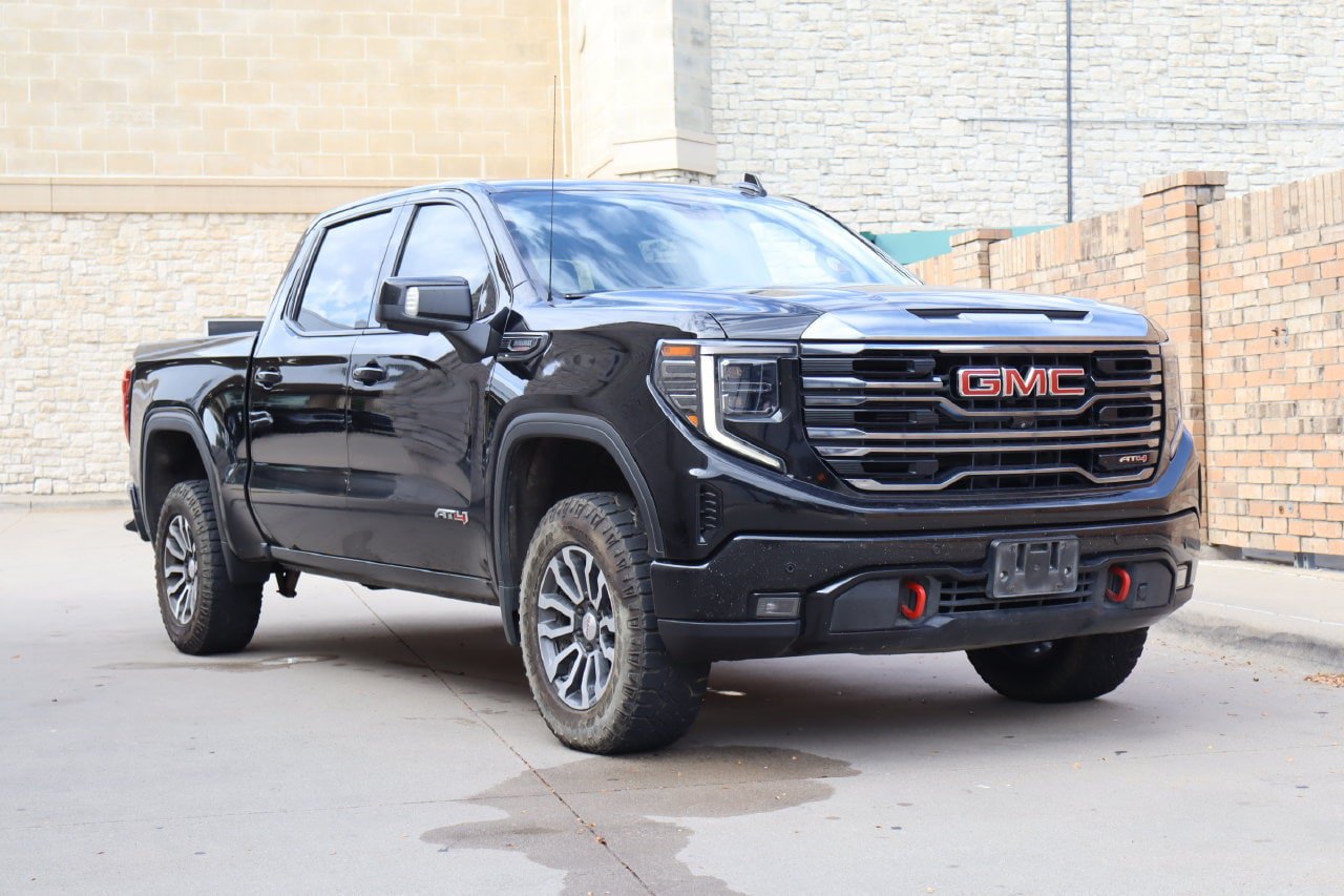 Used 2023 GMC Sierra 1500 AT4 w/ Technology Package AWD/4WD image 2