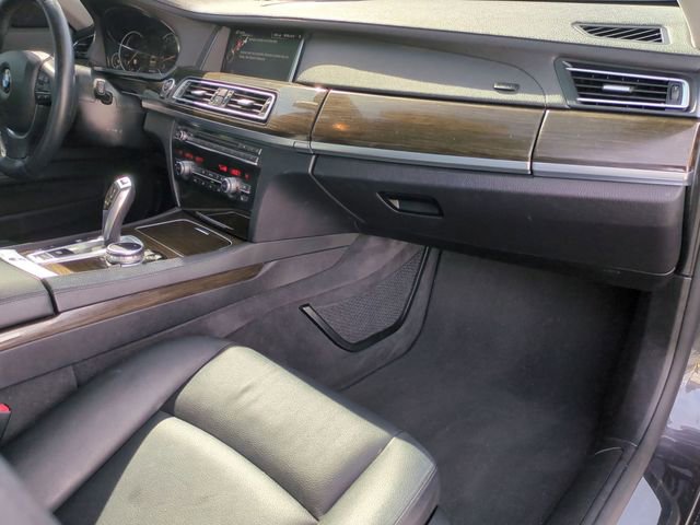 Used 2015 BMW 740i image 28