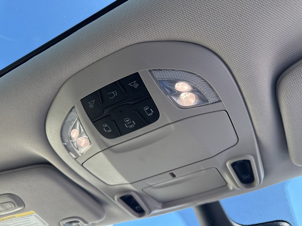 Used 2023 Chrysler Pacifica Limited FWD image 37