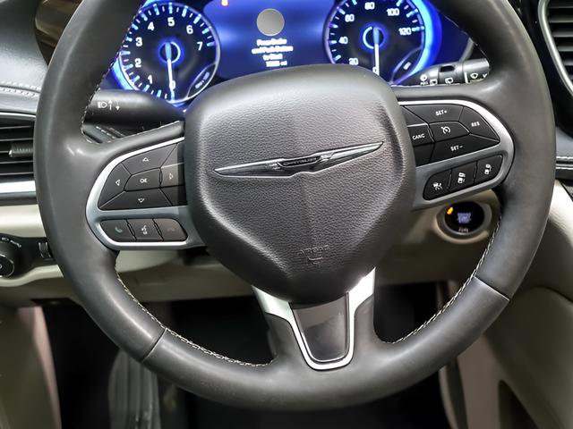 Used 2023 Chrysler Pacifica Limited image 16