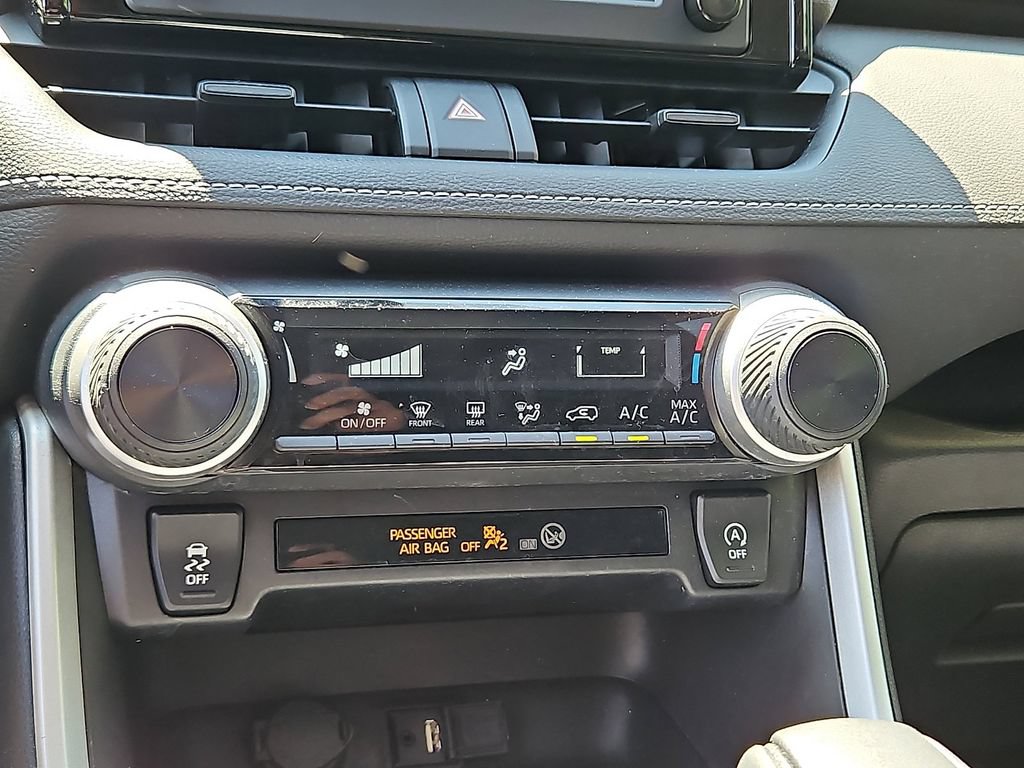 Used 2019 Toyota RAV4 LE w/ All Weather Liner Package AWD/4WD image 16
