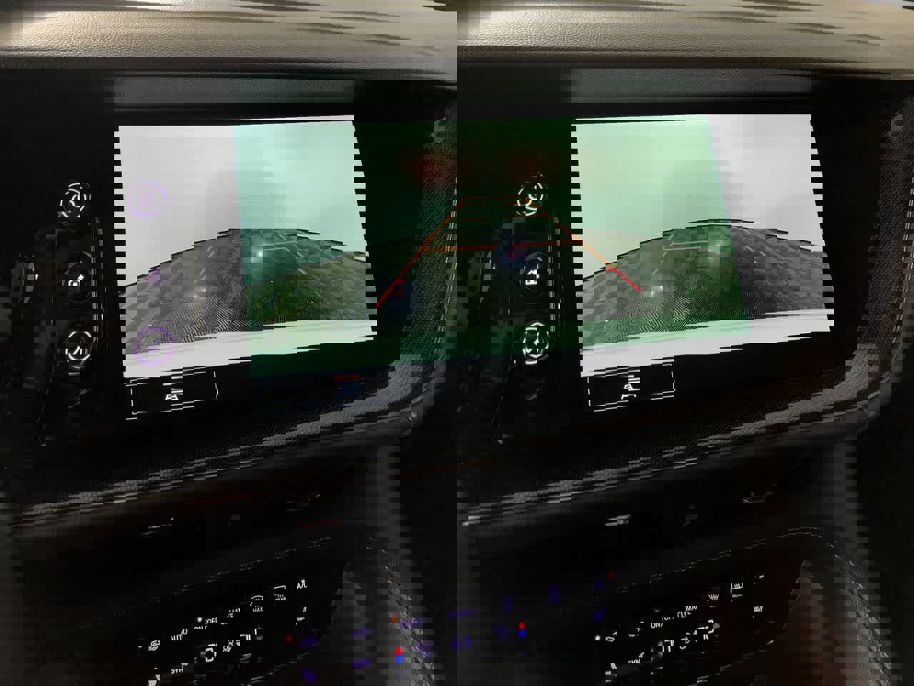 Used 2023 Buick Envision Essence image 17