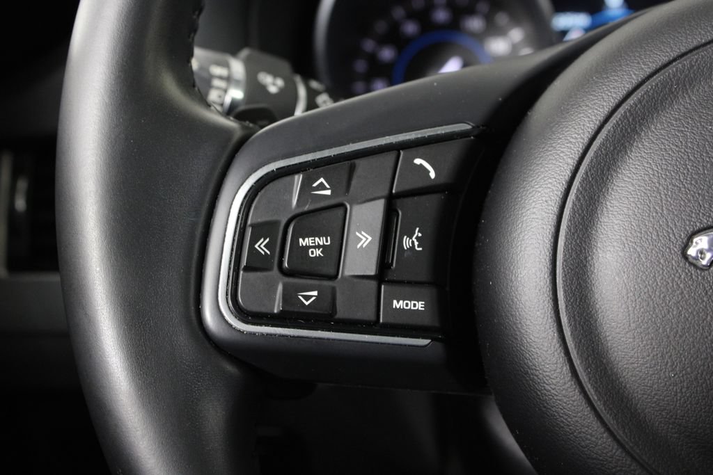 Used 2016 Jaguar XF Premium RWD image 24