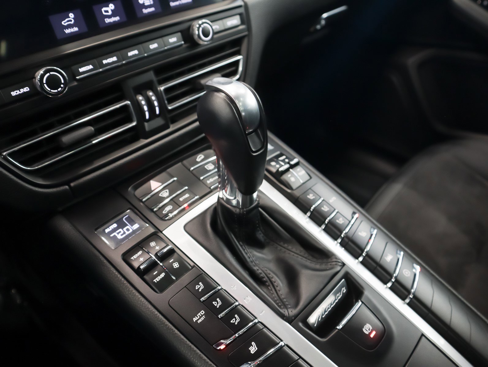 Used 2020 Porsche Macan image 20