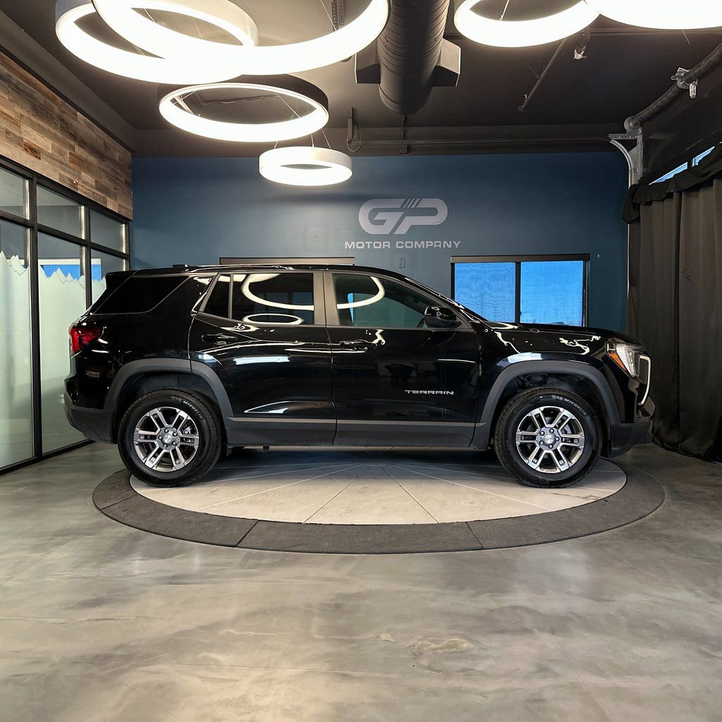 Used 2025 GMC Terrain Elevation AWD/4WD image 2