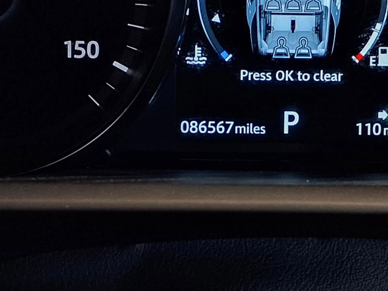 Used 2018 Land Rover Discovery SE image 32