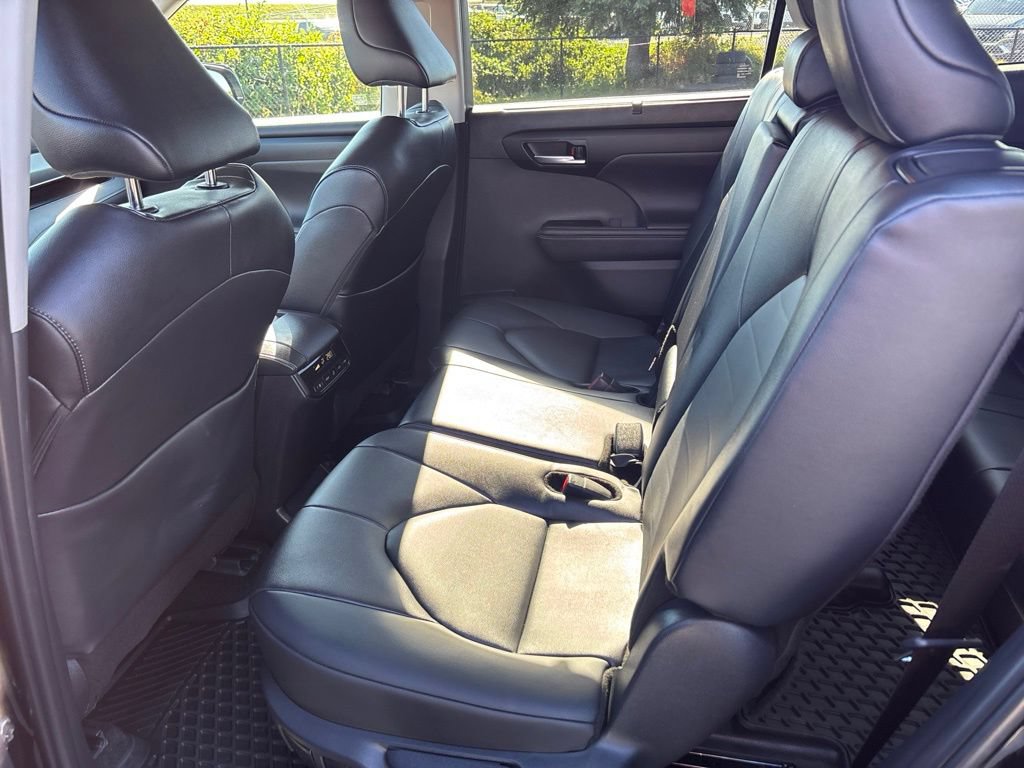 Used 2026 Toyota Highlander XLE AWD/4WD image 9