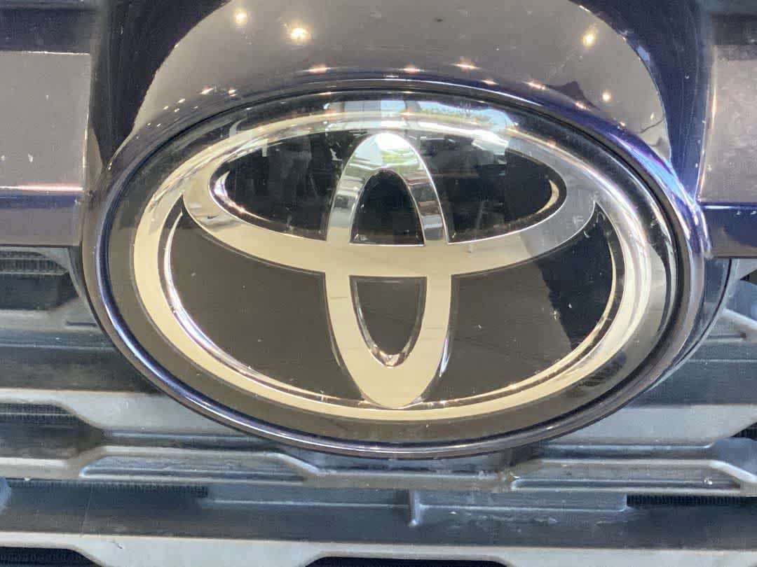 Used 2022 Toyota RAV4 XLE Premium AWD/4WD image 10