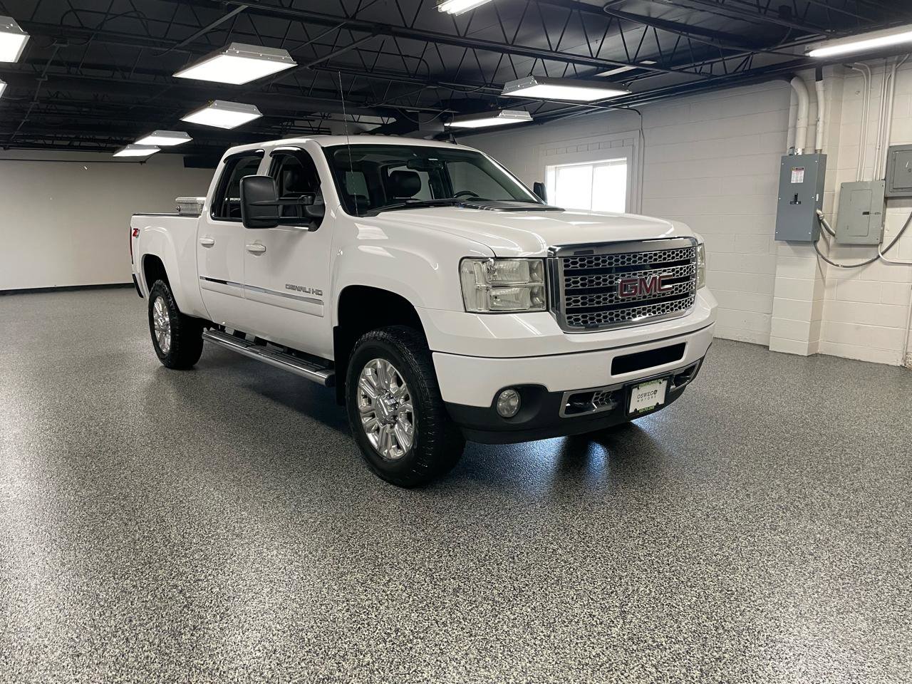 Used 2013 GMC Sierra 2500 Denali w/ Suspension Package, Off-Road image 2