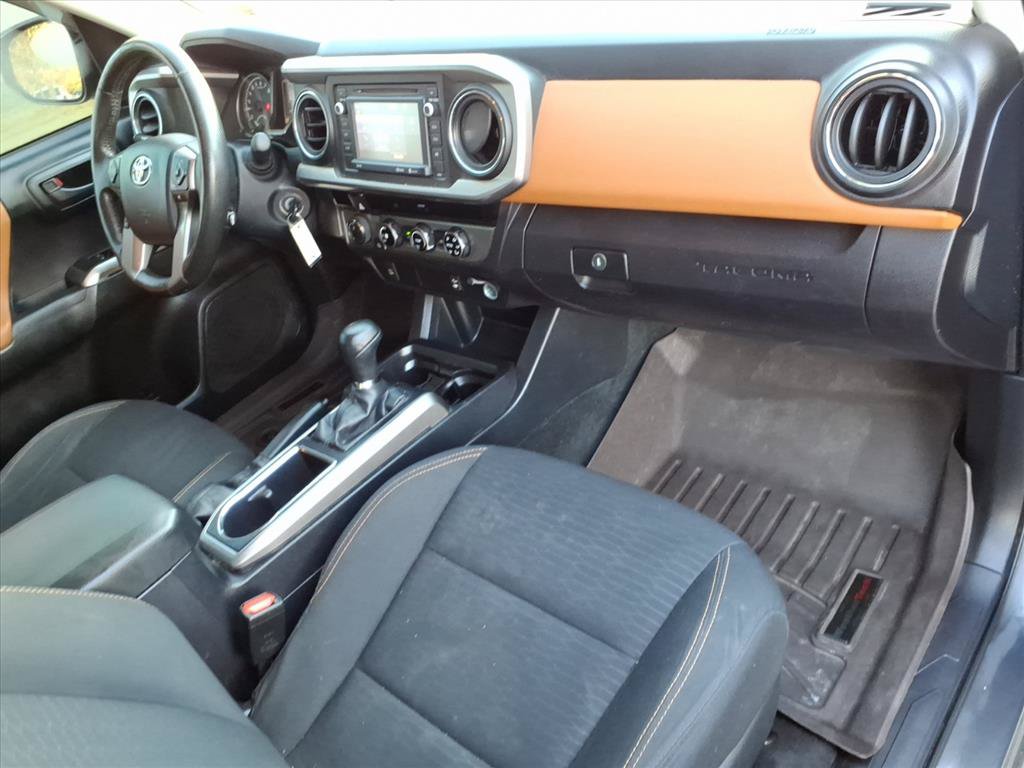 Used 2017 Toyota Tacoma SR5 w/ Tow Package AWD/4WD image 18