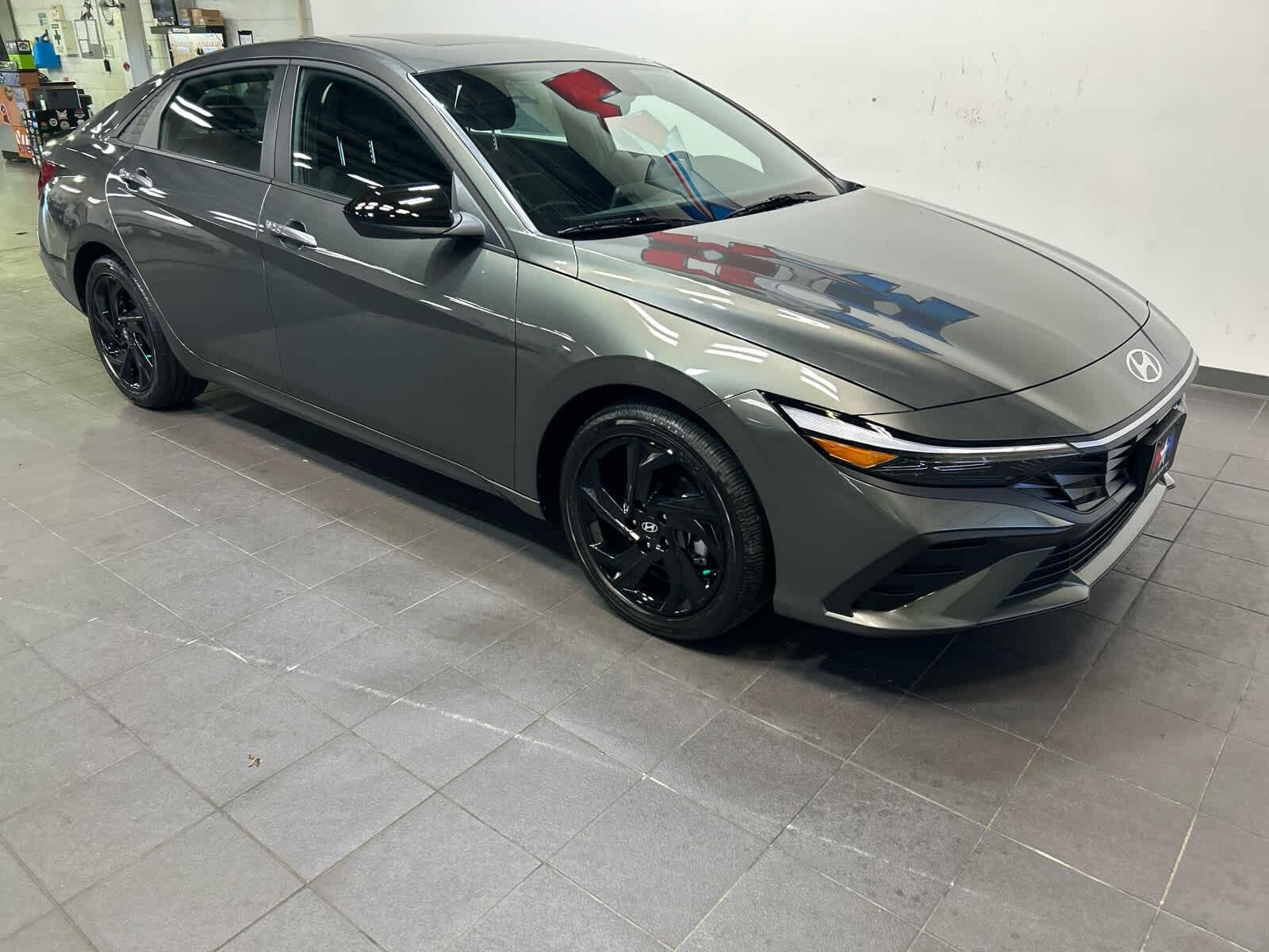 New 2026 Hyundai Elantra SEL Sport FWD image 3