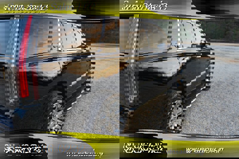 Used 2015 Cadillac Escalade Premium image 3