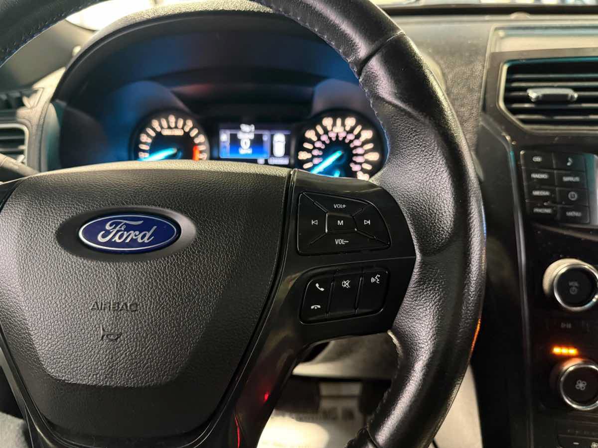 Used 2017 Ford Explorer XLT AWD/4WD image 14